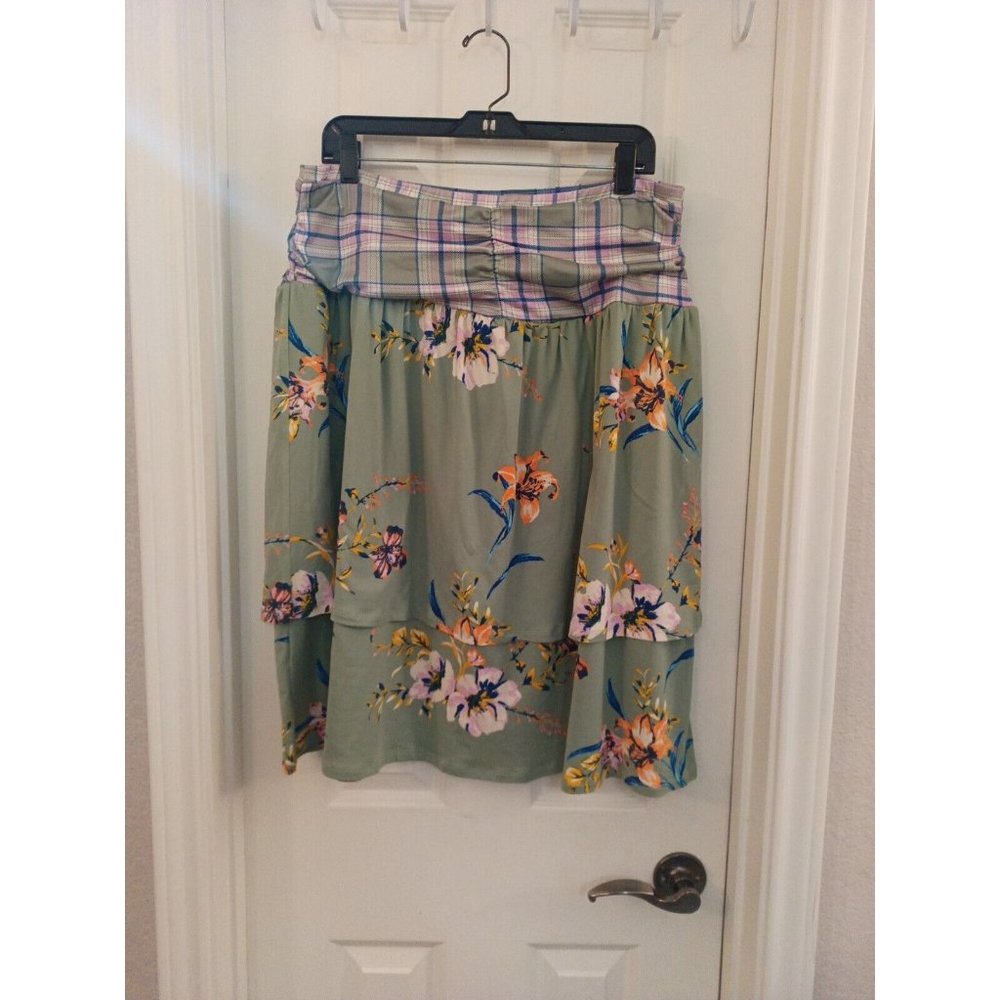 Nwot Cato Floral Print Stretchy Pull On Tiered Green Skirt Size 14/16W